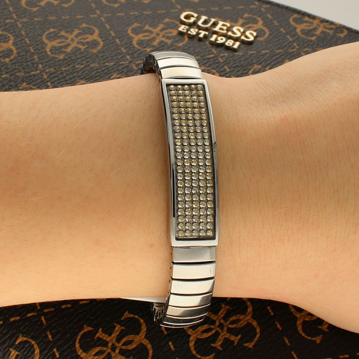 Bransoletka Nomination Italy z kolekcji Extension Glitter. Elastyczna, wykonana ze stali szlachetnej, zdobiona mieniącymi się, błyszczącymi kryształkami w kolorze szampana..jpg